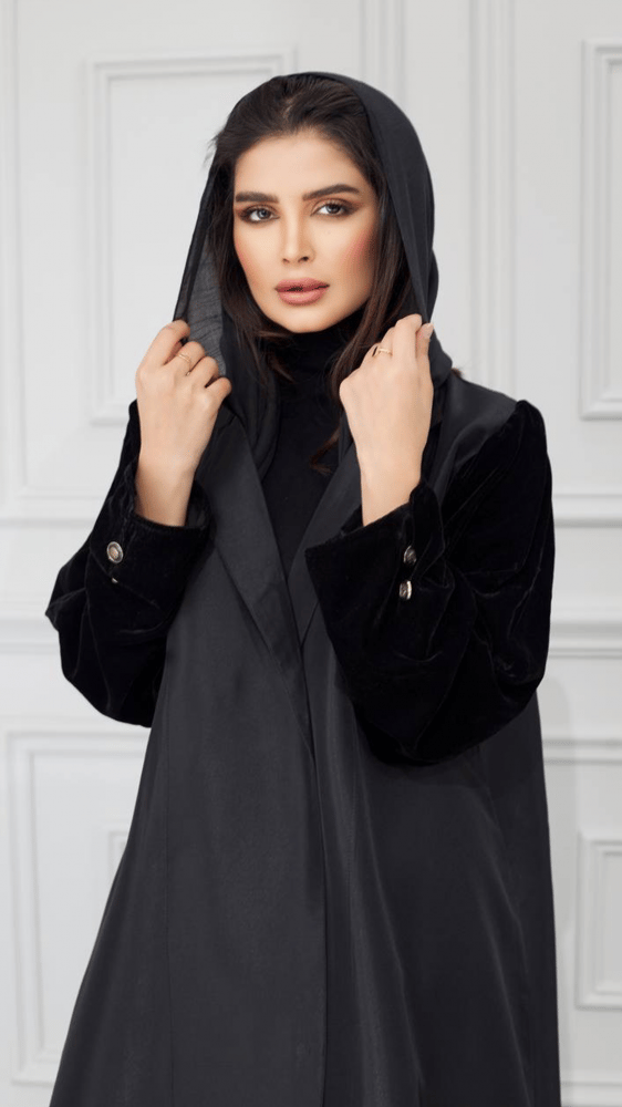 عباية شتوية بياقة رسميه واكمام قطيف