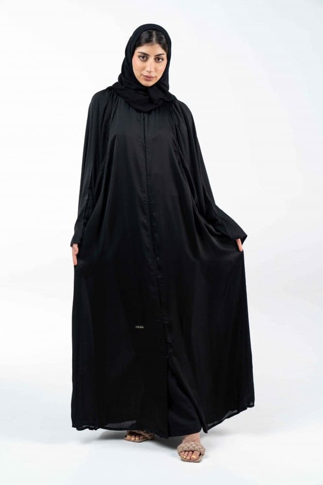 عباية بقصة اكتاف واسعه