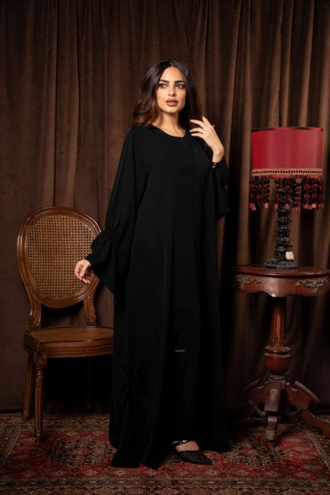 عباية بمطاط زم على الجوانب والاكمام