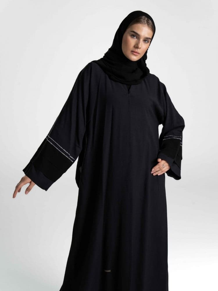 عباية سوداء باكمام طبقات