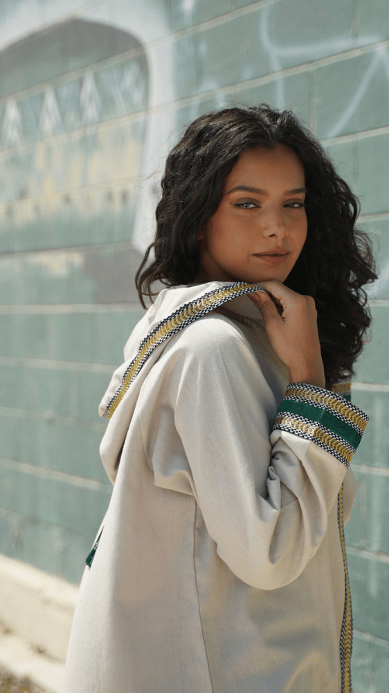 عبايه بيج بقبعة سدو