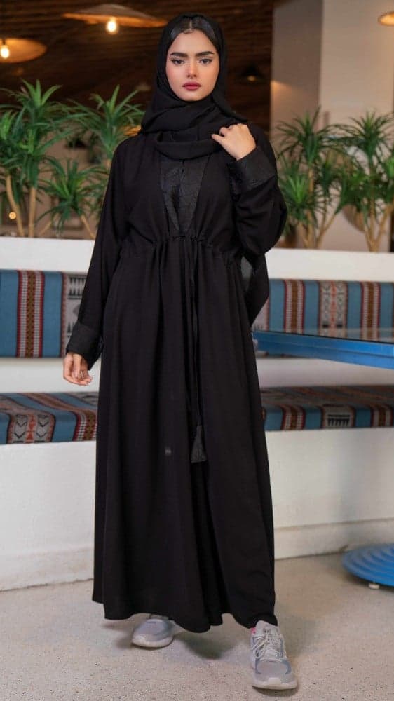 عباية برباط على الخصر