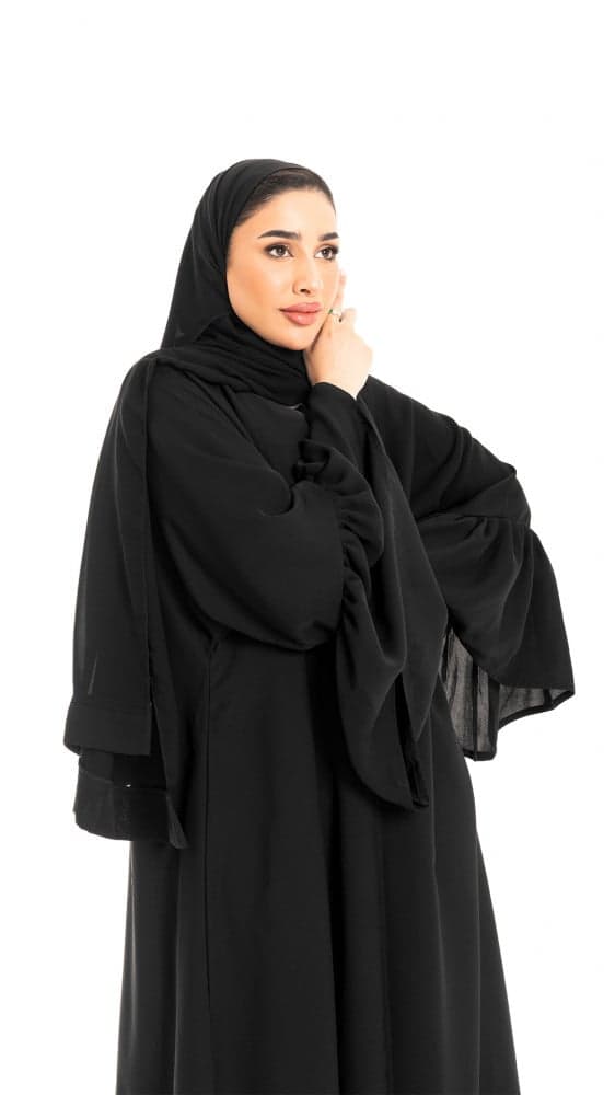 عباية سوداء باكمام كلوش