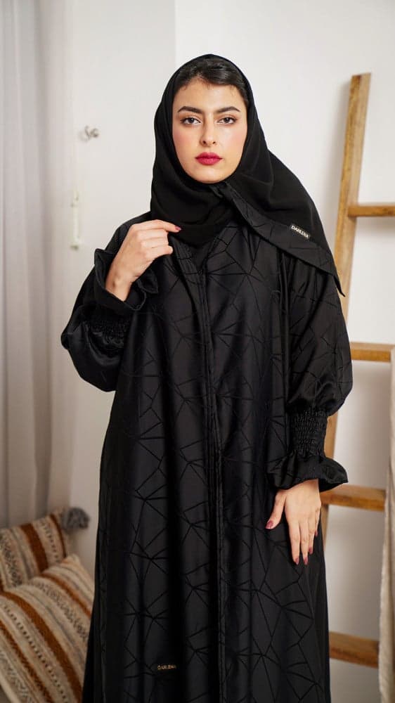 عباية  برسوم هندسية و كسرات من الخلف