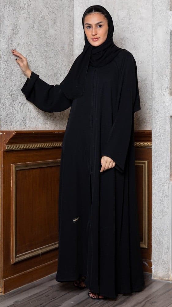 عبايه ناعمة بكسرة من الخلف