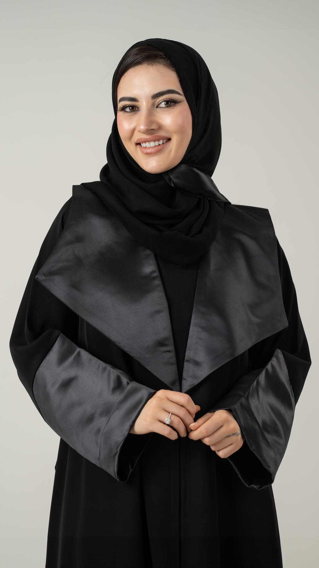 عباية بياقة عريضة