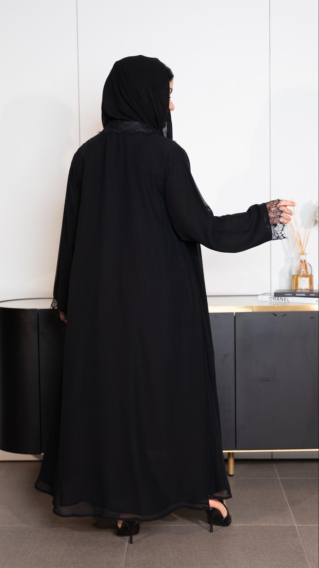 بليزر اسود بدانتيل ناعم