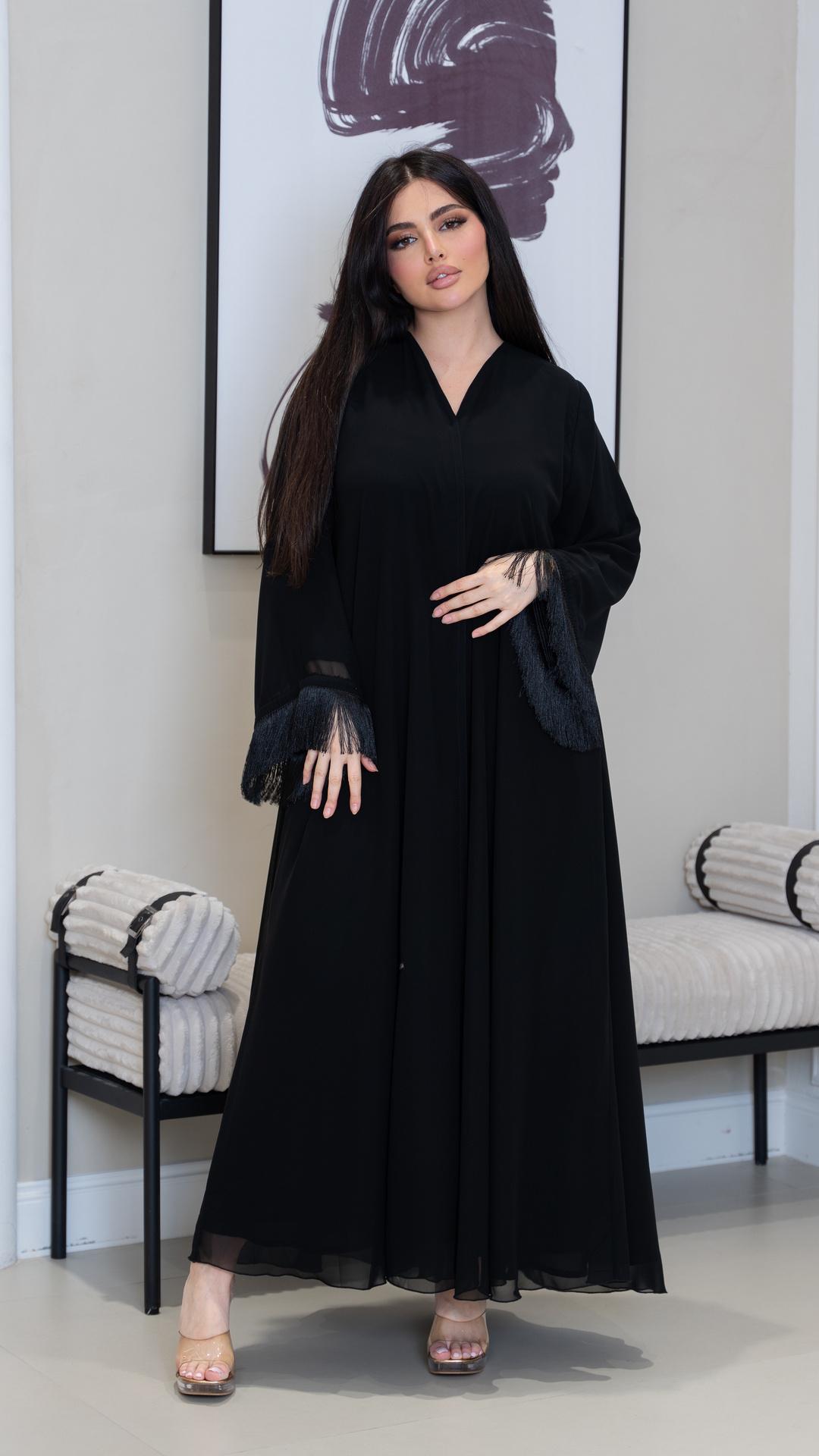 عباية بأكمام هدب