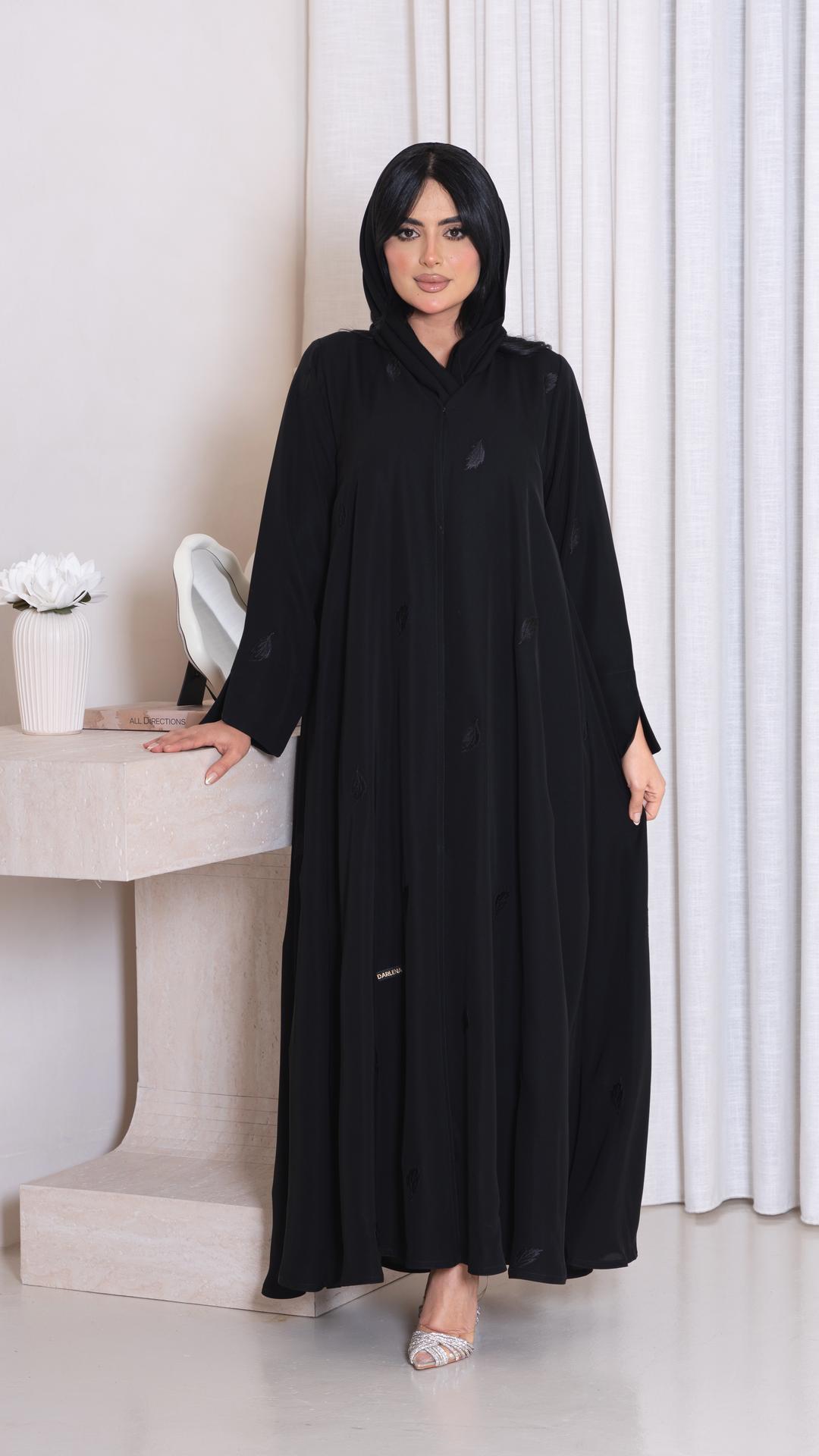 عباية كريب ملكي كلوش مطرزه
