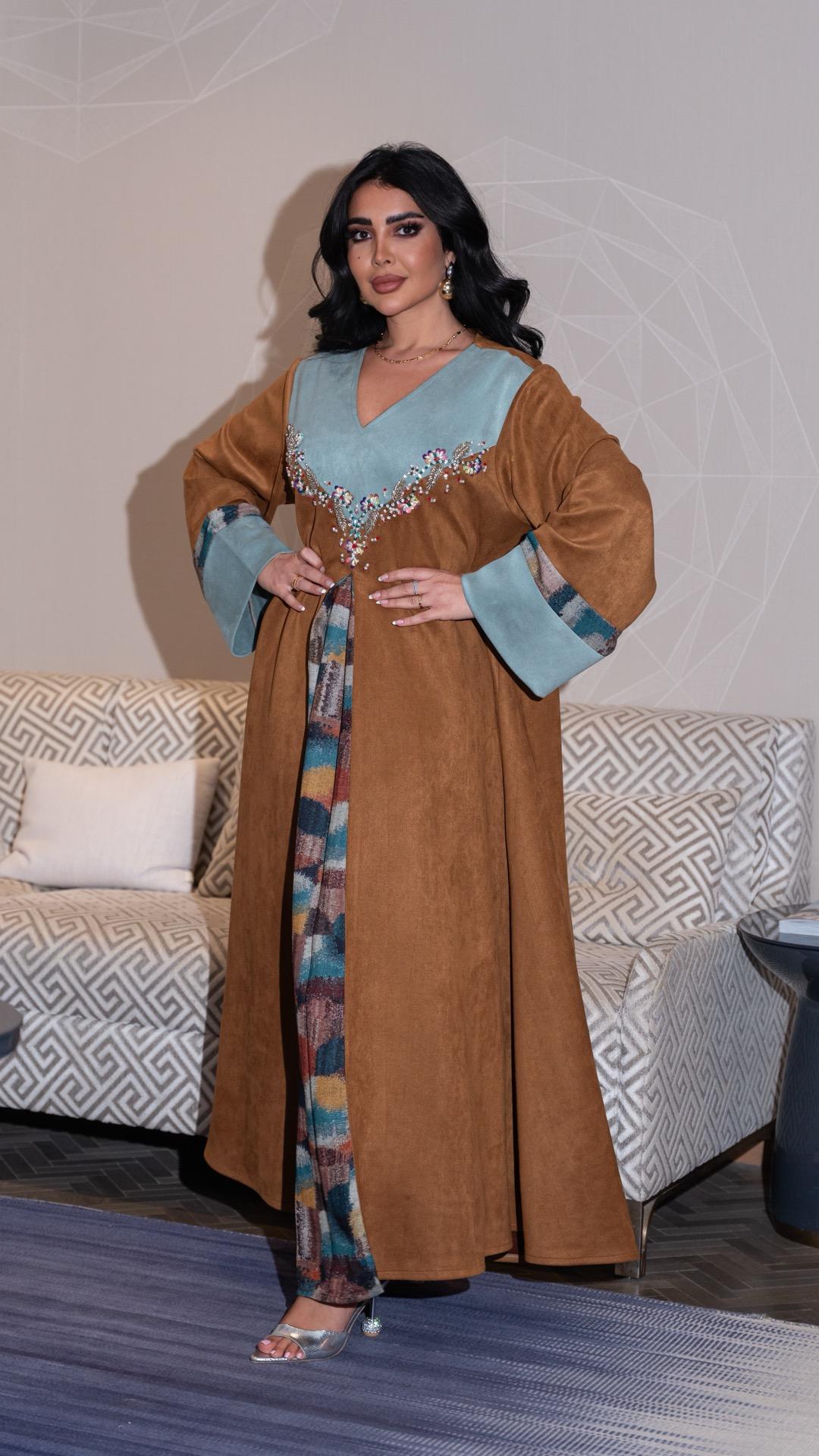 جلابية شتوية بلون سماوي وبني