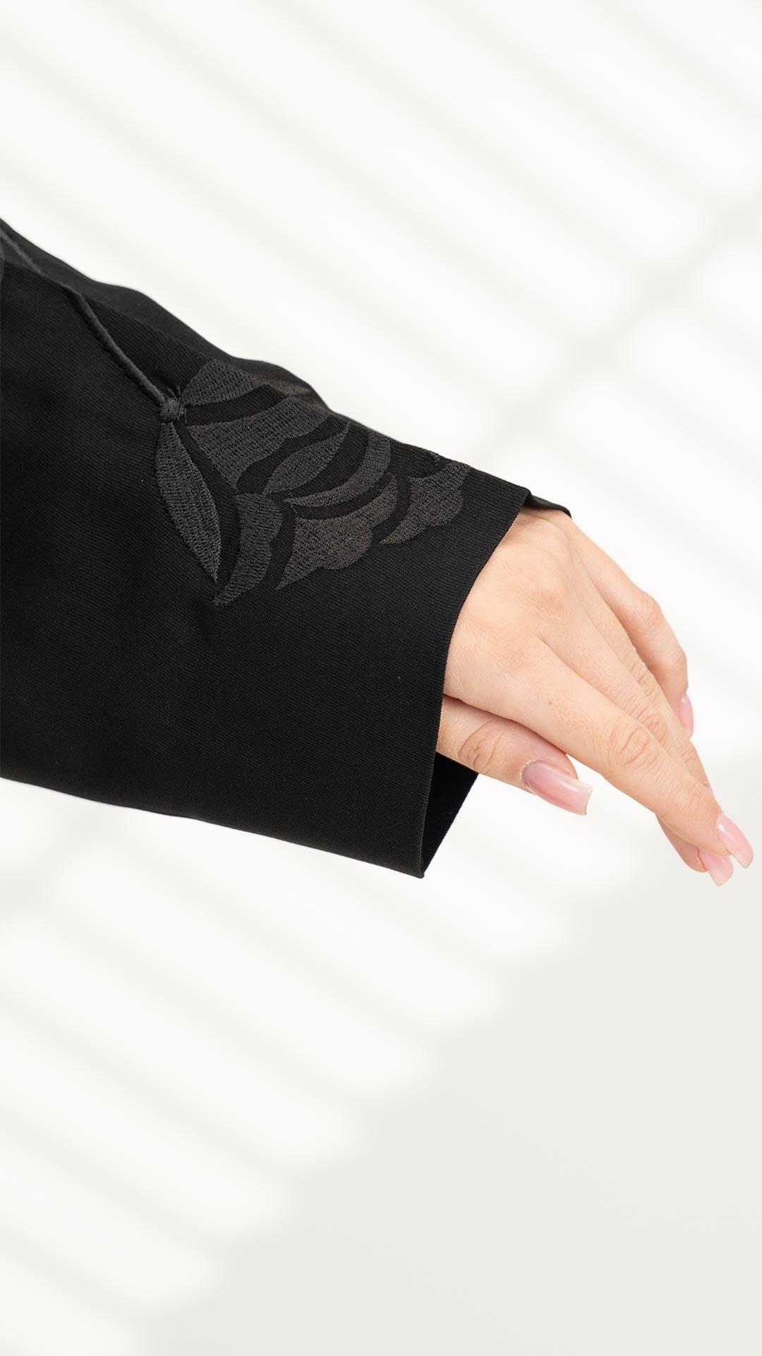 عباية بتطريز ورد