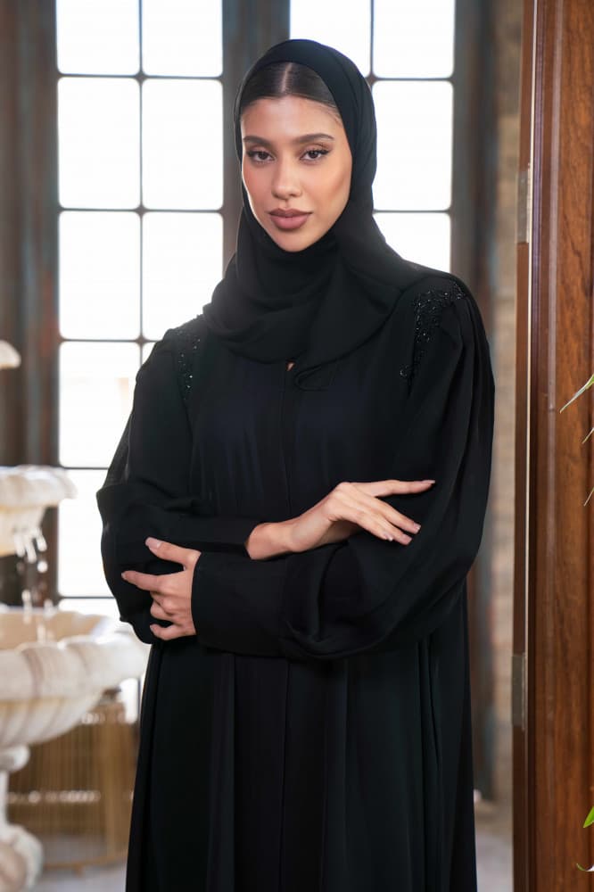 عبايه شك على الاكتاف و كم كبك