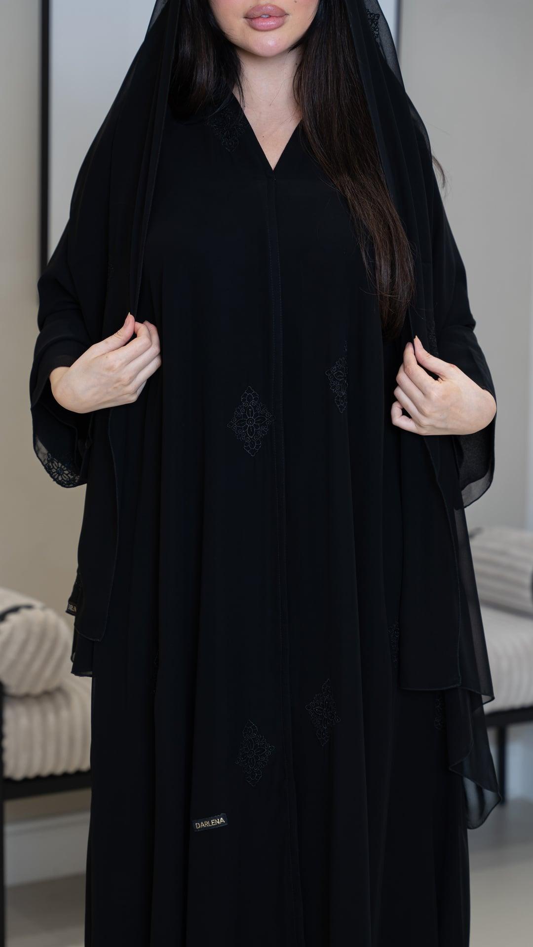 عباية مطرزة بكرستال اسود