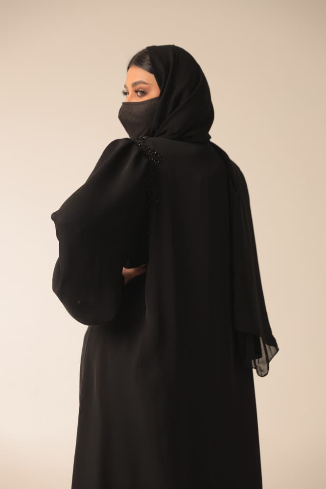 عبايه شك على الاكتاف و كم كبك
