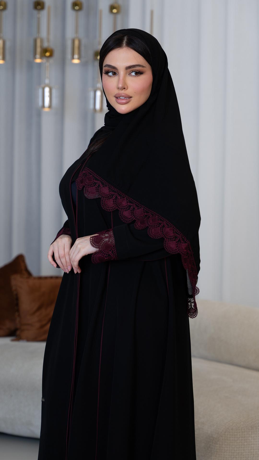 عبايه كلوش بقصه طوليه