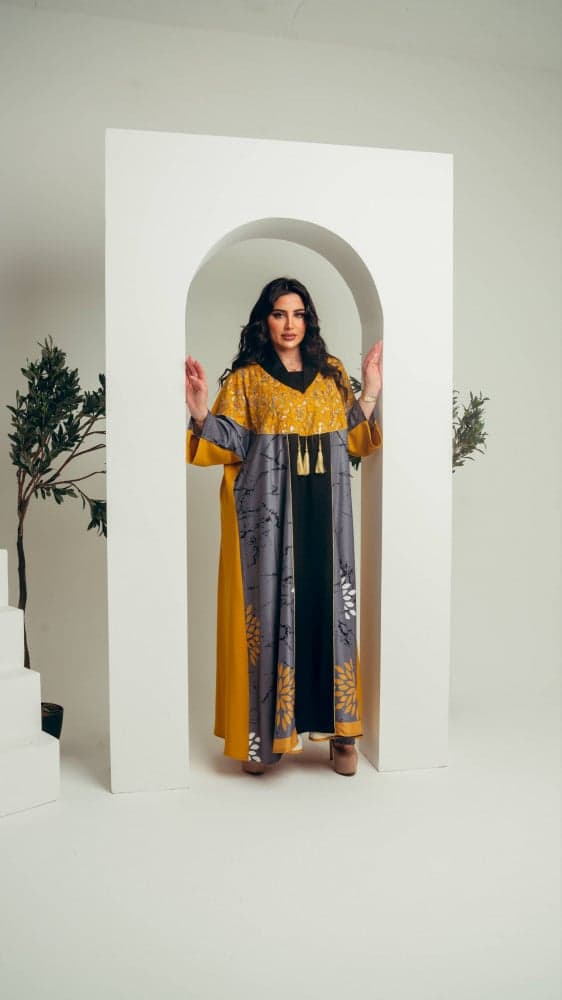جلابية ملونة بياقه اسود