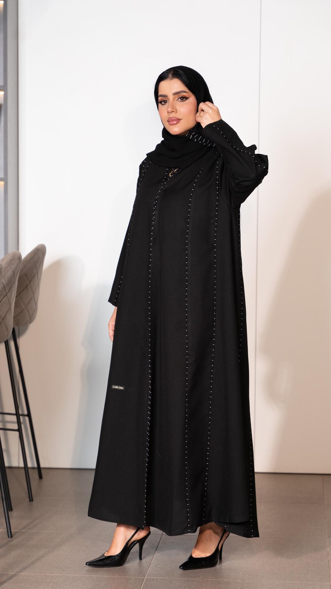 عباية كلوش بقصات طوليه