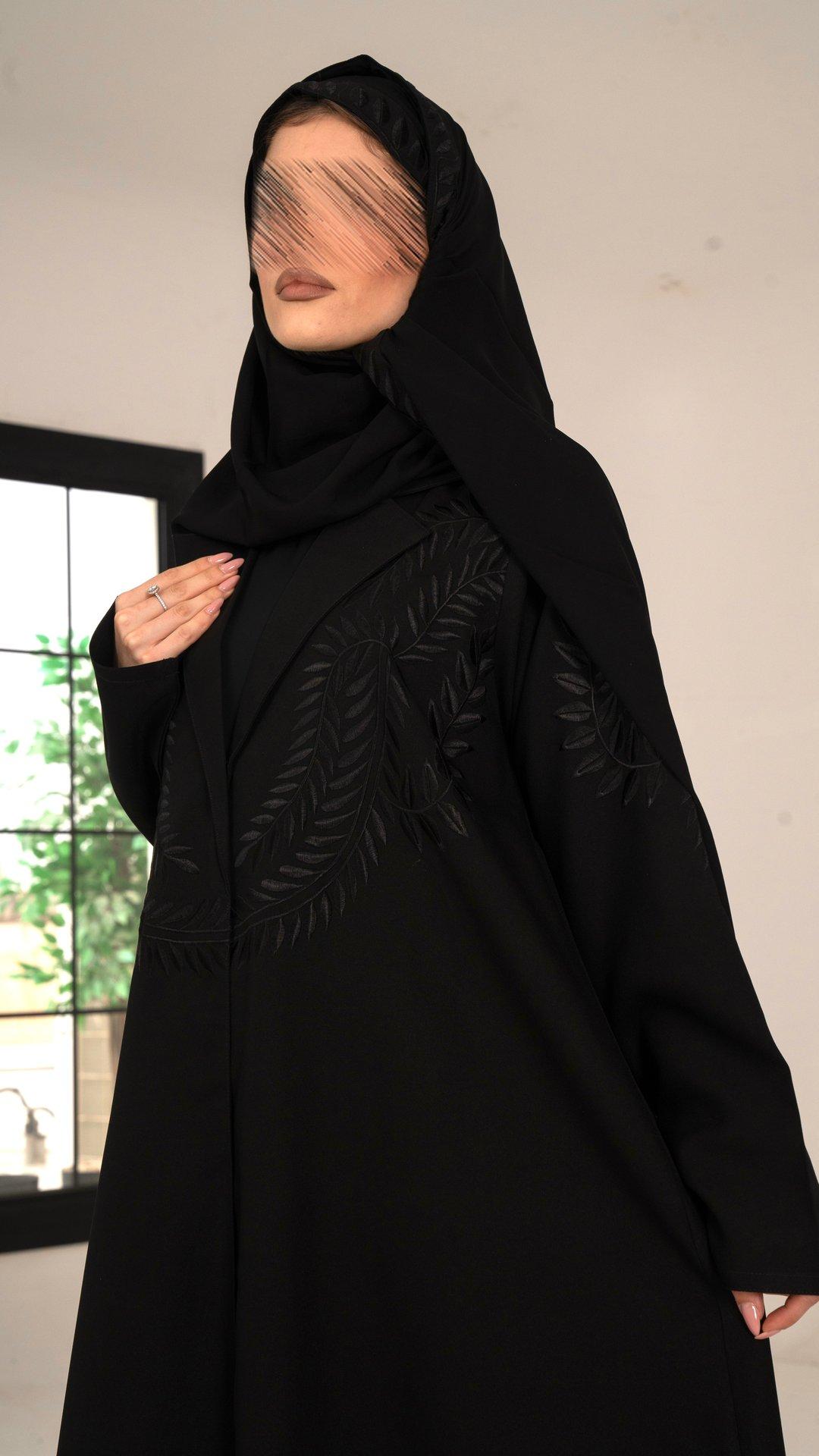 عباية رسمية بتطريز اغصان