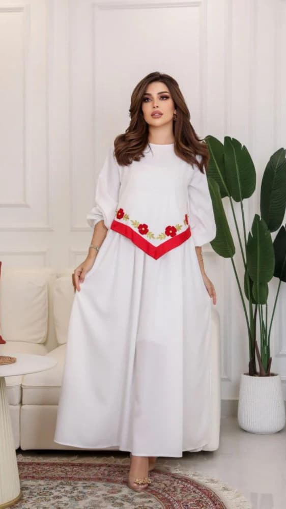 جلابية ابيض بتطريز احمر