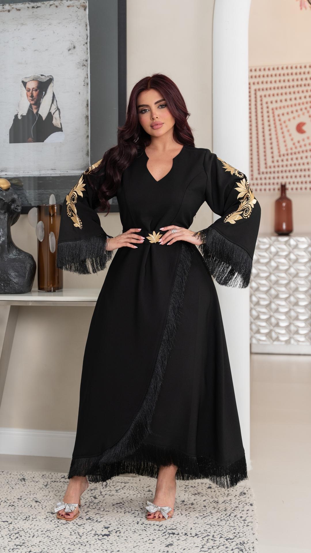 فستان اسود بهدب