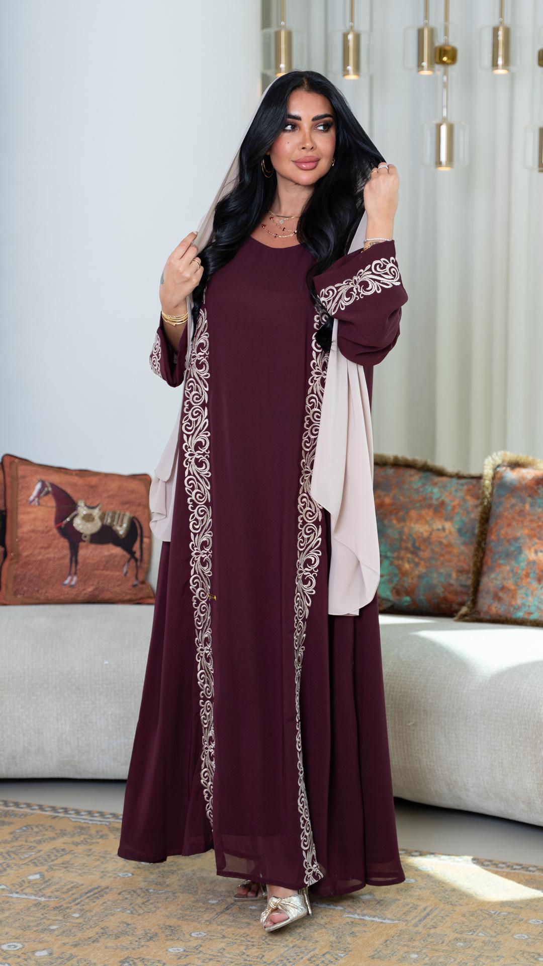 جلابية مطرزة مع طرحة