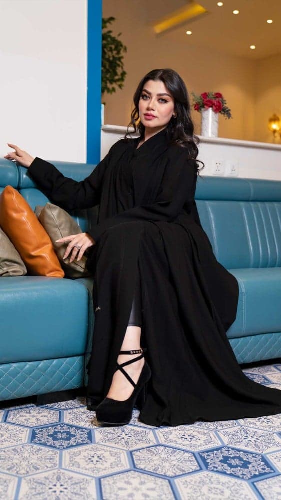 عباية تربل كلوش بصفطات على الكتف