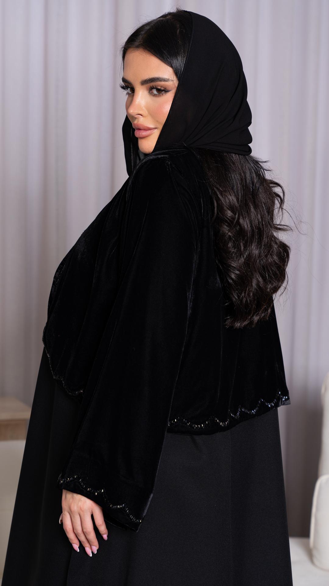عباية مع جاكيت مخمل