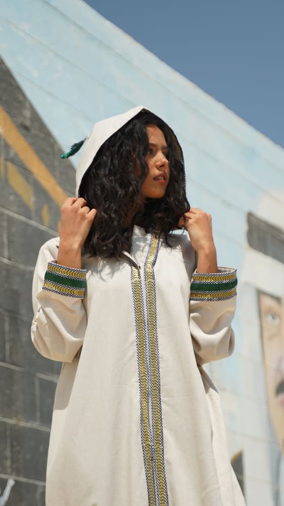 عبايه بيج بقبعة سدو