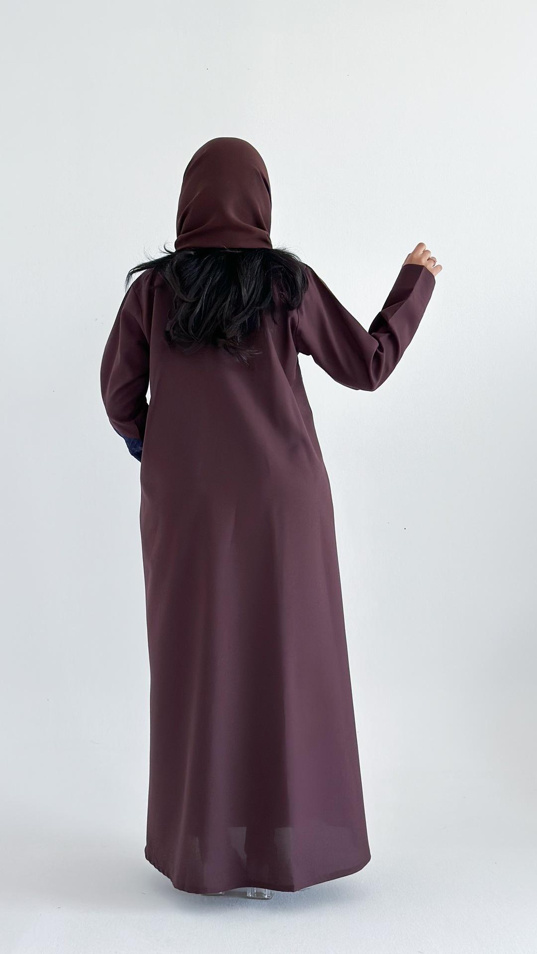 عباية بلون بنفسجي وكحلي