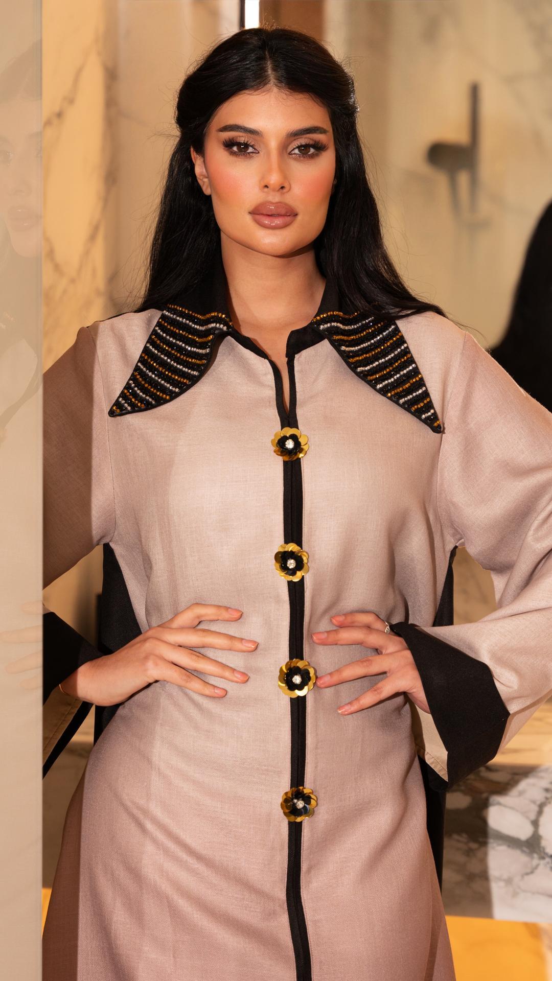 جلابية بياقة بشك كرستال