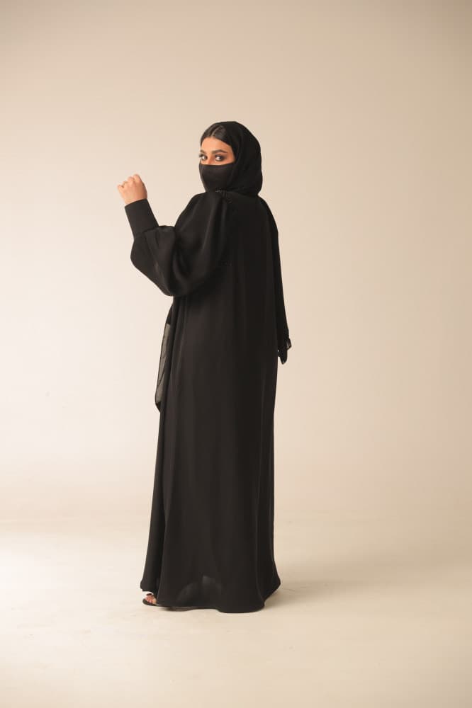 عبايه شك على الاكتاف و كم كبك