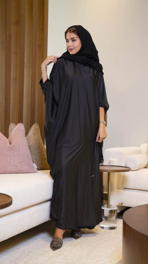 عباية بشت باكمام مزينة بفصوص
