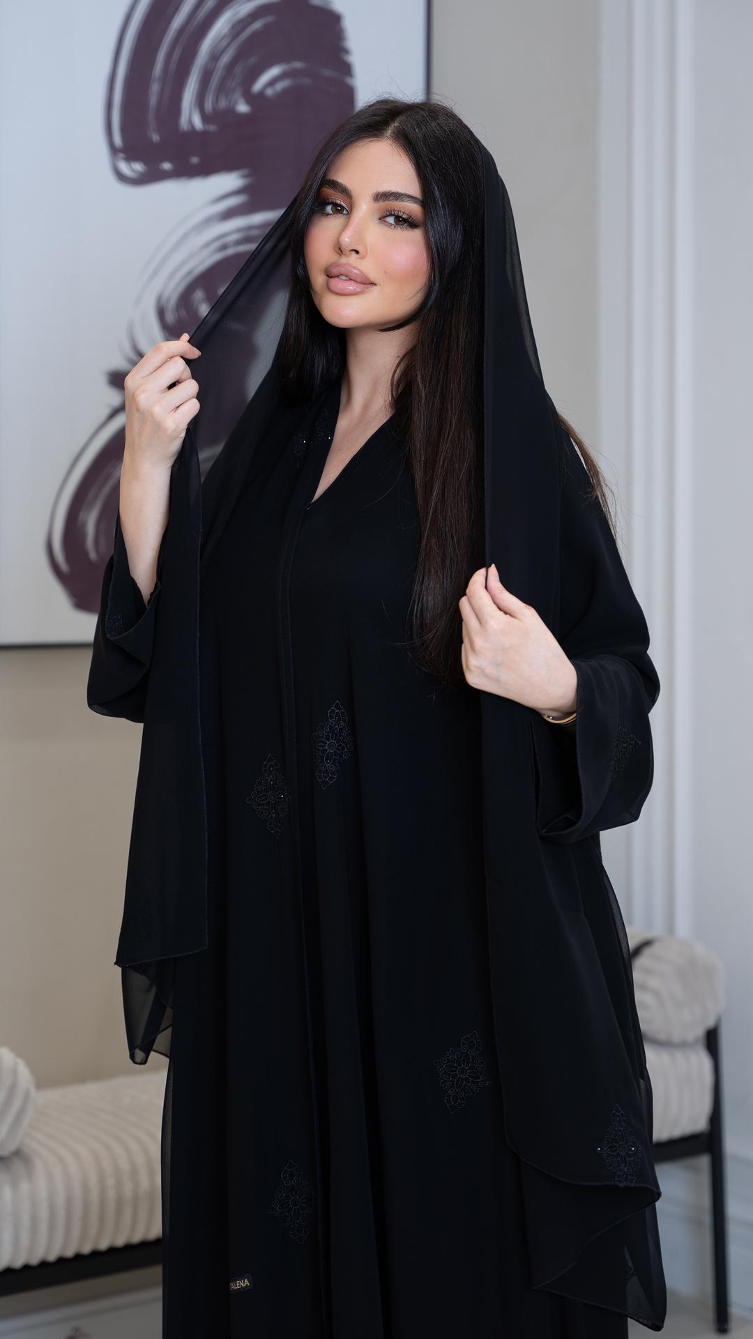 عباية مطرزة بكرستال اسود