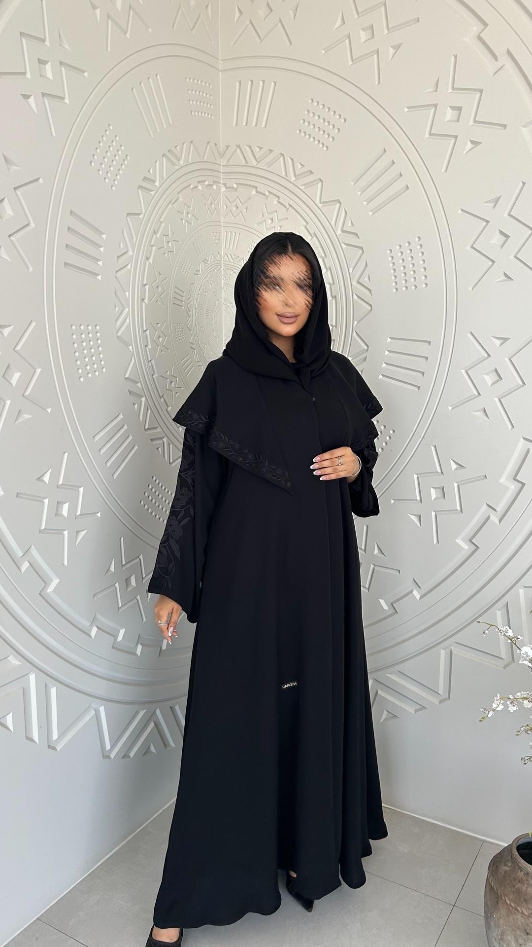 عباية كريب ملكي بقصة مثلث مطرزة