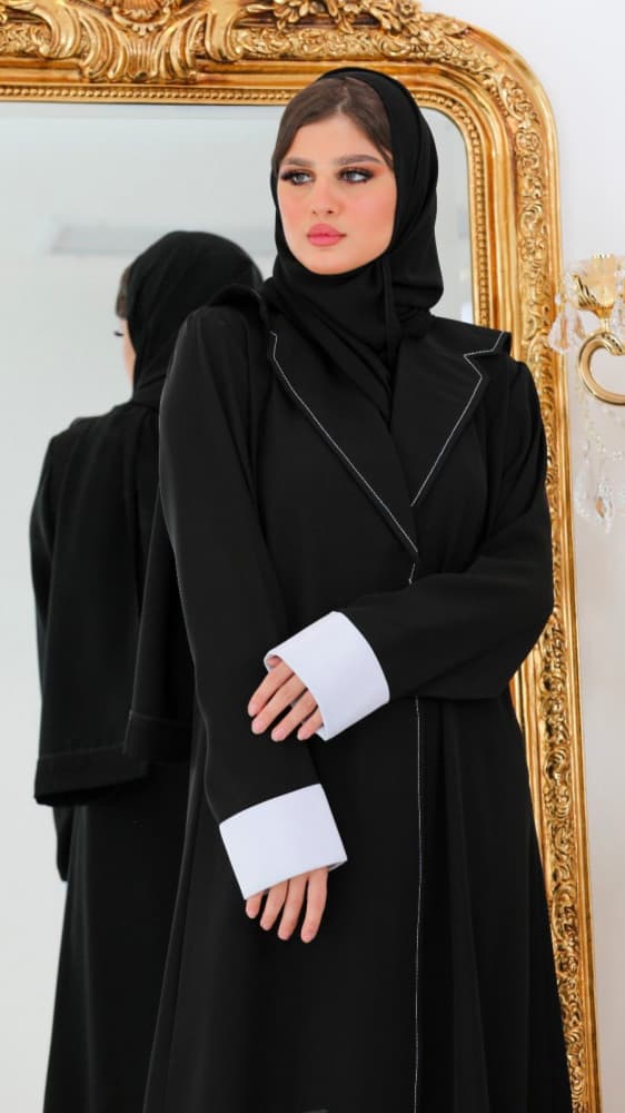 عباية جاكيت مزينه باللون الابيض