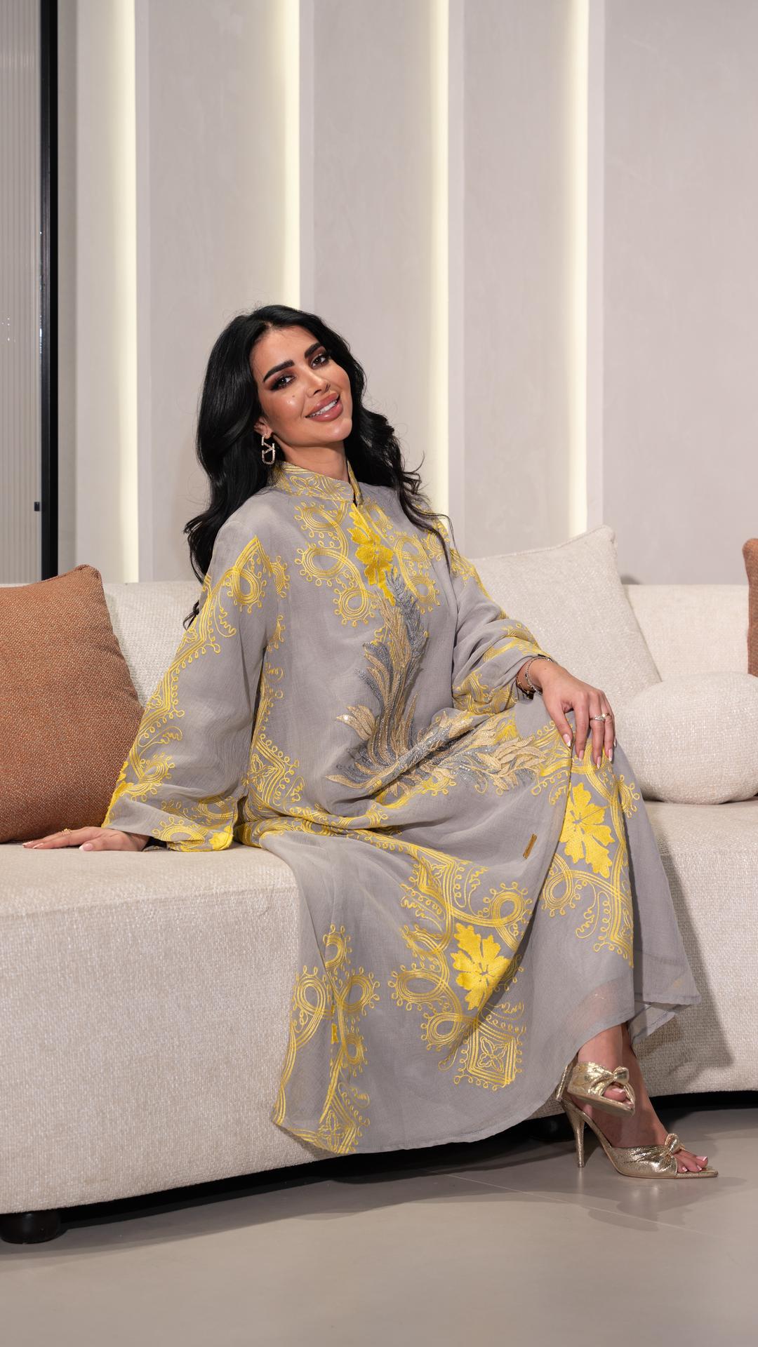 جلابية بلون  رصاصي وذهبي