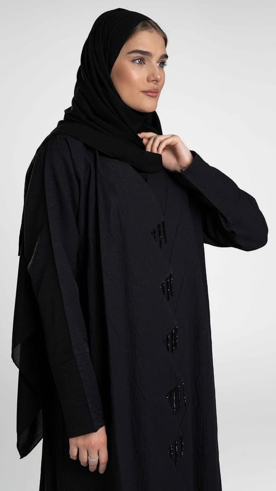 عباية بقصة مزينة بشك