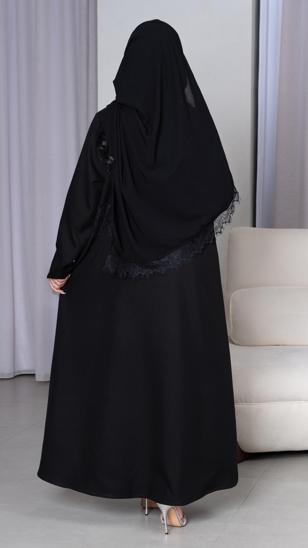 عباية بجيوب ودانتيل ناعم