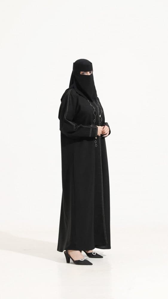 عباية بتطريز ذهبي ناعم