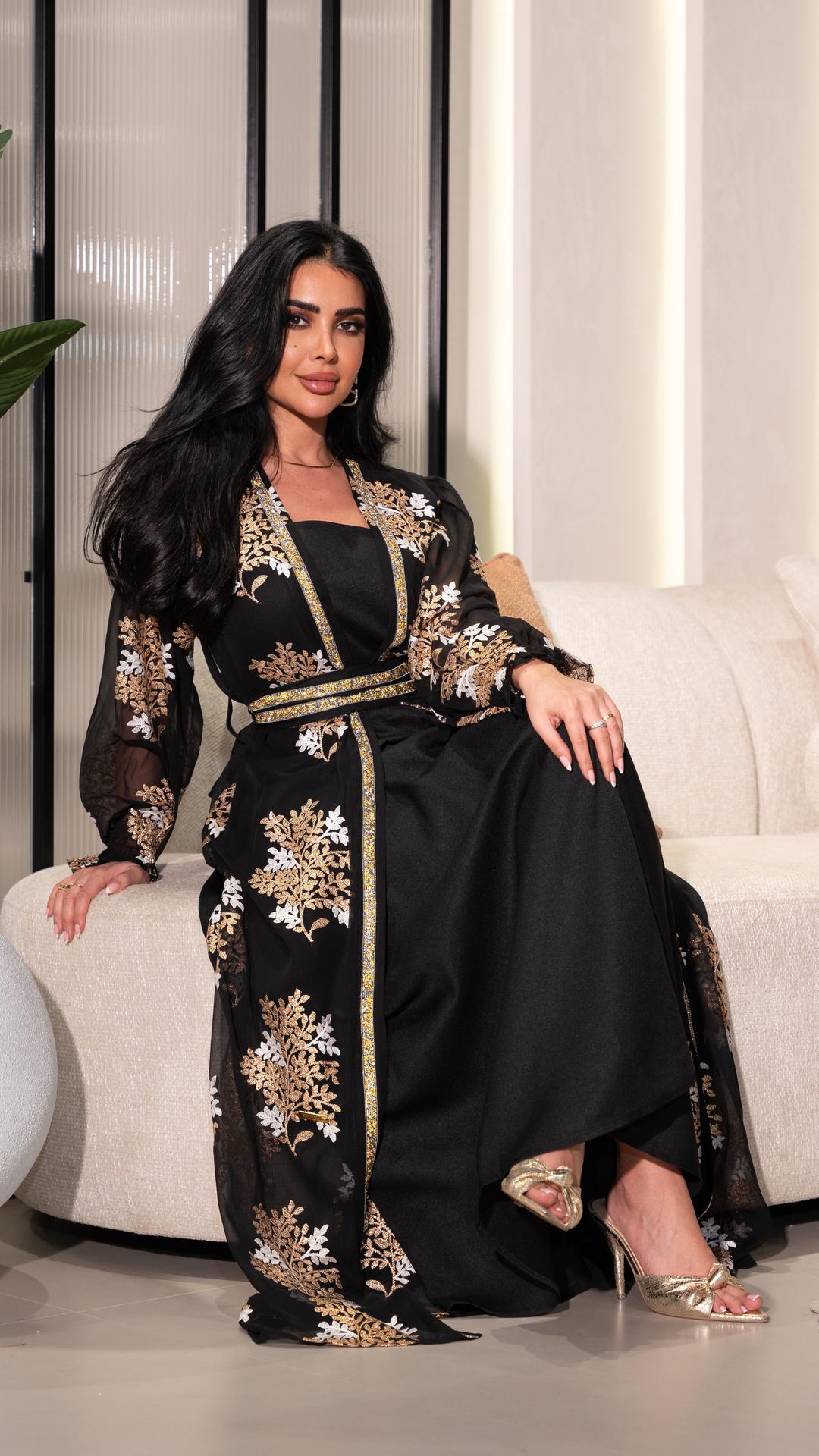جلابية اسود بتشجير فضي وذهبي