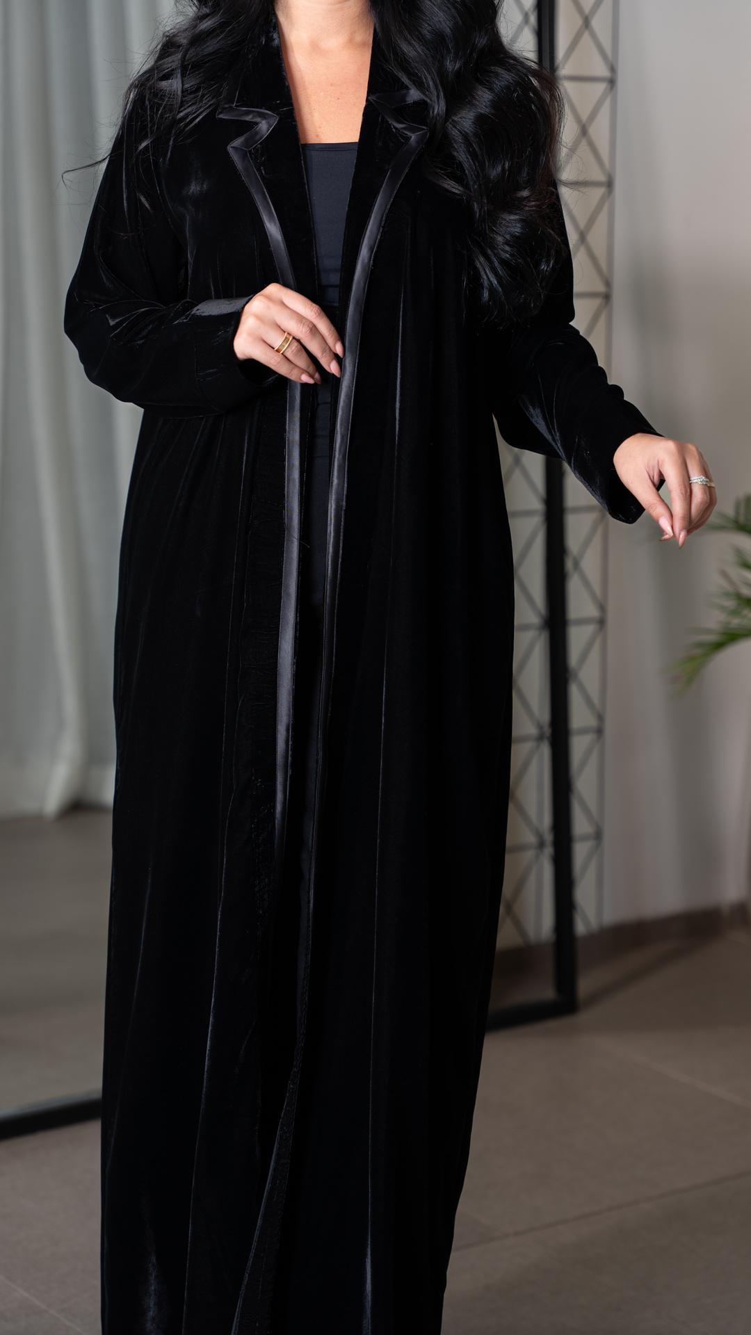 عباية بليزر مخمل