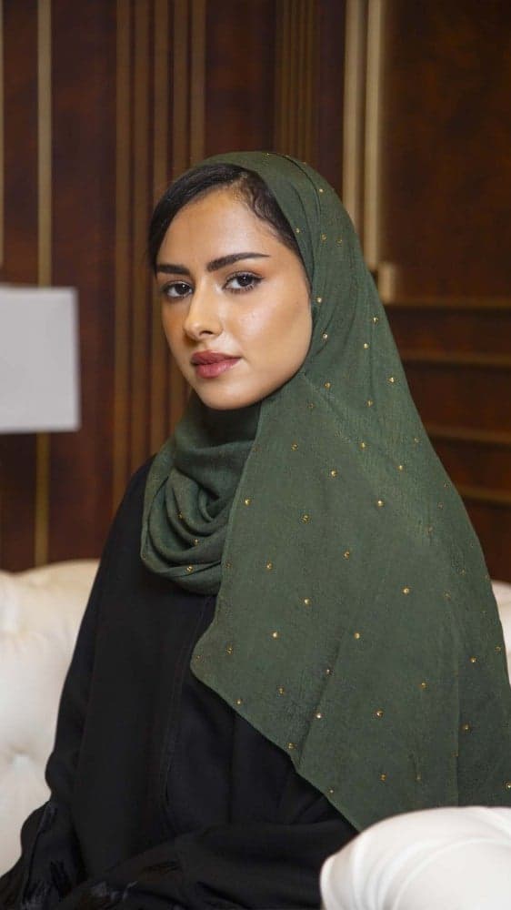 طرحة زيتي مزينه بفصوص ذهبي