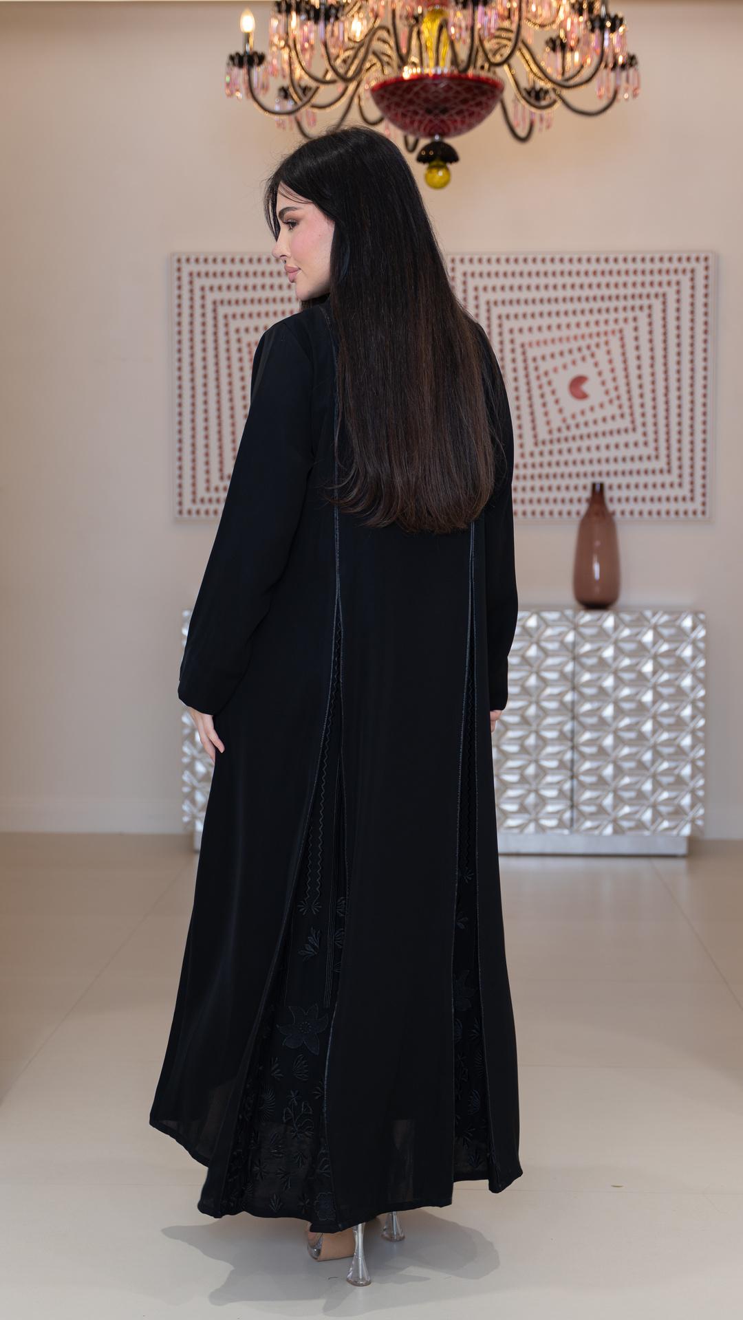 عباية كلوش بكسرات مطرزة