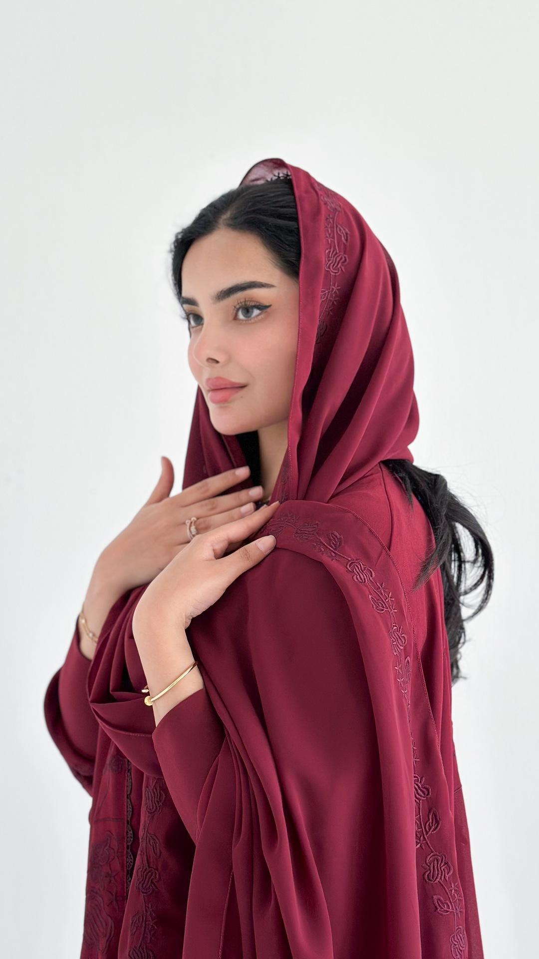 عباية بشت مطرزه اكمام اشترتش