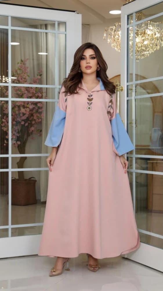 جلابية وردي بقبعة