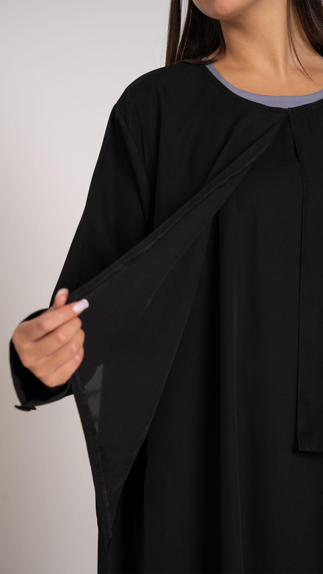 عباية مقفلة بقصة مفتوحة