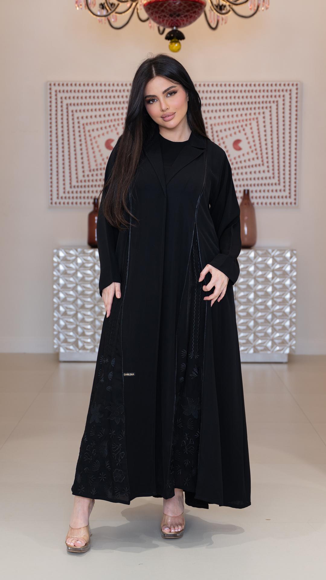 عباية كلوش بكسرات مطرزة
