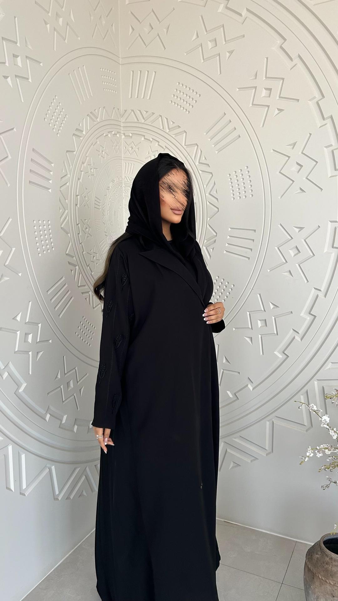 عباية بليزر بكسرات من الخلف