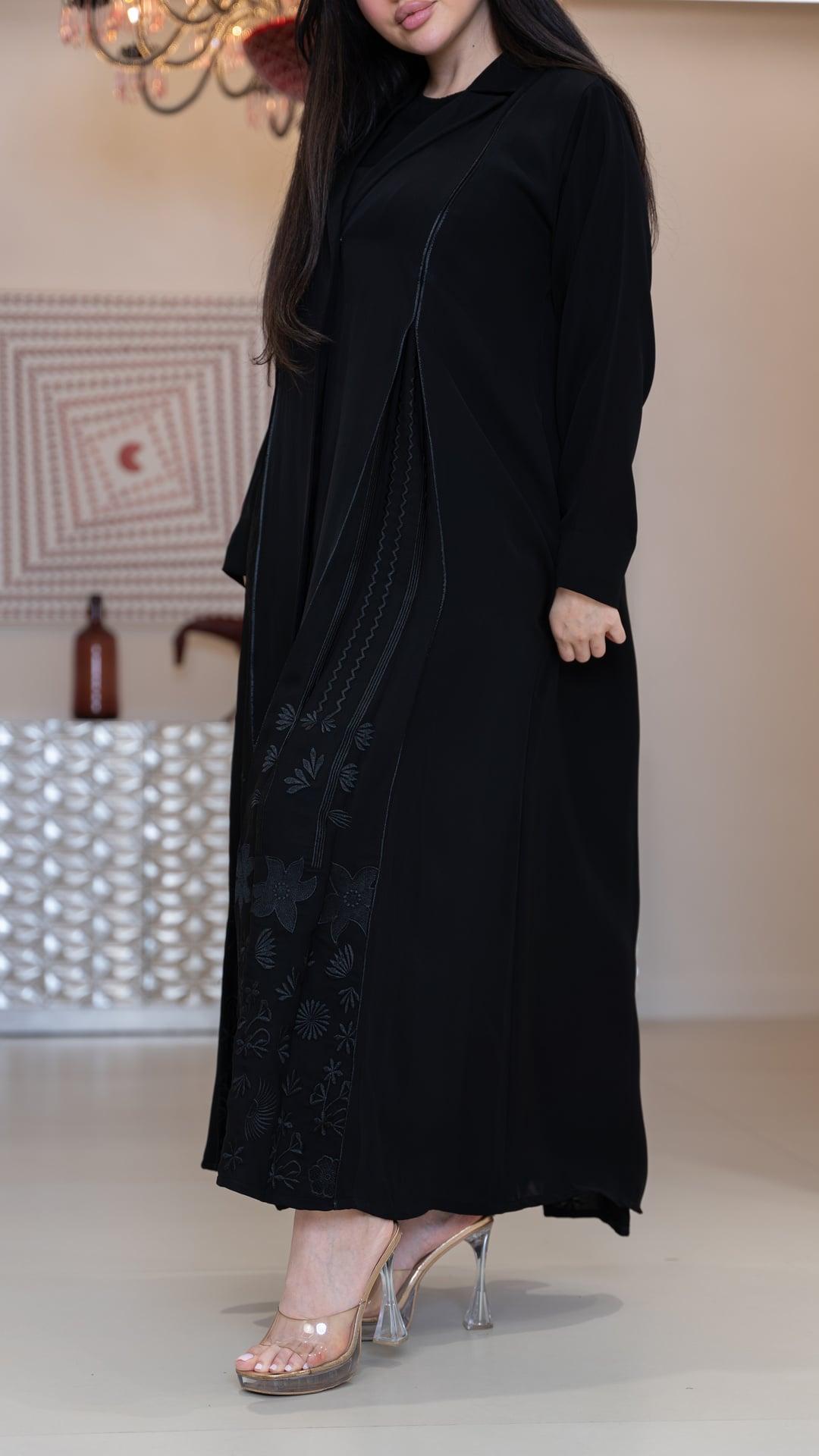 عباية كلوش بكسرات مطرزة
