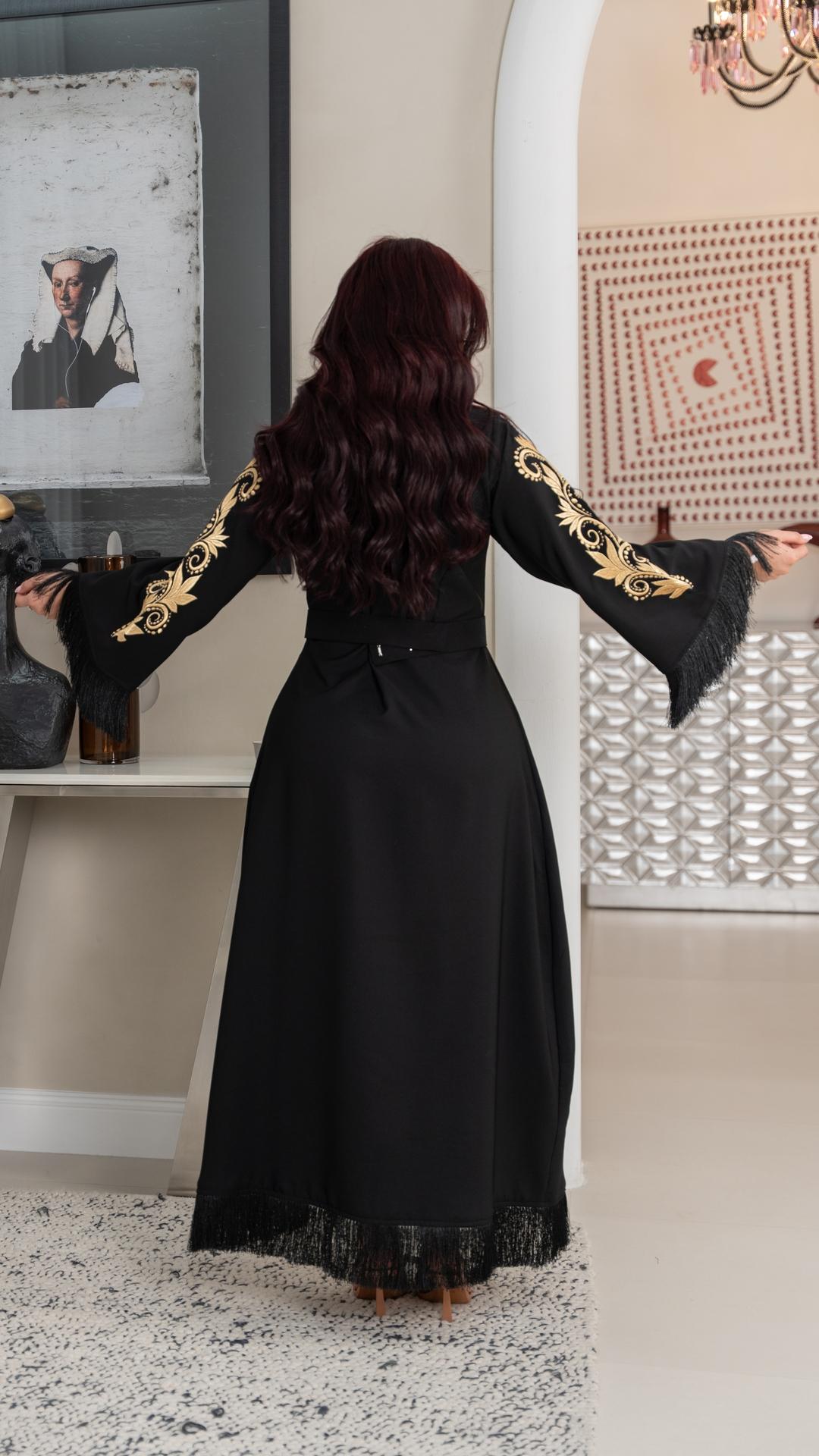 فستان اسود بهدب